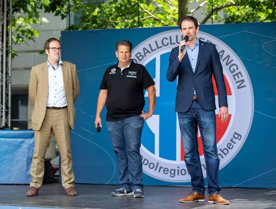 14 07 2018 Handball 1 Bundesliga Season 2018 2019 HC Erlangen HCE season opening Season opening at Schlossplatz ThHa Rene Selke Managing Director HC Erlangen HCE with Axel Fischer Hall representatives HC Erlangen HCE and Florian Janik Lord Mayor Erlangen