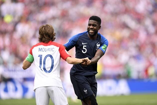 Fußball, WM Finale 2018 in Moskau, Frankreich - Kroatien 05 SAMUEL UMTITI (FRA) - FAIR PLAY FOOTBALL : France vs Croatie - Coupe du Monde 2018 - Finale - 15 07 2018 AnthonyBIBARD FEP Panoramic 