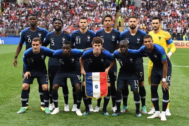 Fussball, Herren, Saison 2017 18, WM in Russland, Finale Frankreich - Kroatien in Moskau (Luschniki), die Startelf aus Frankreich, stehend: Paul Pogba (Nr. 6), Samuel Umtiti (Nr. 5), Lucas (Nr. 21), Olivier Giroud (Nr. 9), TW Hugo Lloris (Nr. 1), hockend: Antoine Griezmann (Nr. 7), Blaise Matuidi (Nr. 14), Benjamin Pavard (Nr. 2), N golo Kante (Nr. 13), Kylian Mbappe (Nr. 10) , 15.07. 2018, *** Football Mens Season 2017 18 WC in Russia Final France Croatia in Moscow Lushniki the starting eleven standing from France Paul Pogba Nr 6 Samuel Umtiti Nr 5 Lucas Nr 21 Olivier Giroud Nr 9 TW Hugo Lloris No 1 squatting Antoine Griezmann Nr 7 Blaise Matuidi Nr 14 Benjamin Pavard Nr 2 N golo edge Nr 13 Kylian Mbappe Nr 10 15 07 2018 Copyright: xMatthiasxKochx
