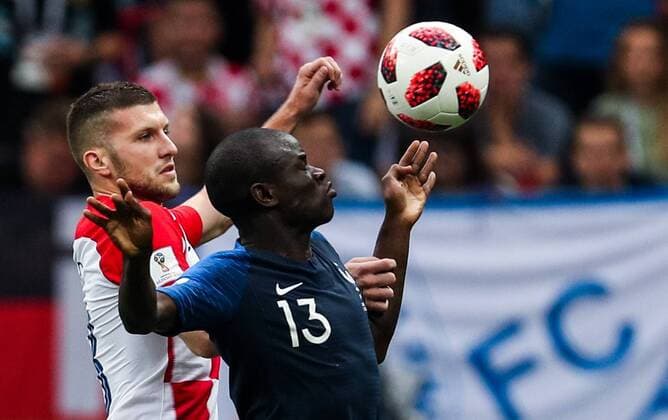 FuÃŸball, WM Finale 2018 in Moskau, Frankreich - Kroatien MOSCOW, RUSSIA â€“ JULY 15, 2018: France s N Golo Kante (R) in action in their 2018 FIFA World Cup WM Weltmeisterschaft Fussball final football match against Croatia at Luzhniki Stadium. Mikhail Tereshchenko TASS  TS089853