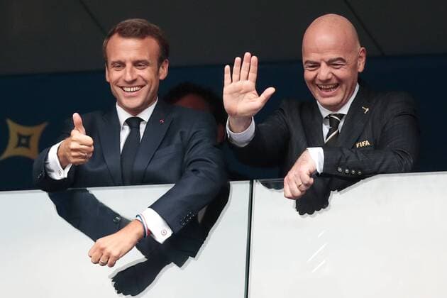 FuÃŸball, WM Finale 2018 in Moskau, Frankreich - Kroatien MOSCOW, RUSSIA â€“ JULY 15, 2018: France s President Emmanuel Macron (L) and FIFA President Gianni Infantino ahead of the 2018 FIFA World Cup WM Weltmeisterschaft Fussball final football match between France and Croatia at Luzhniki Stadium. Denis Tyrin TASS  TS08986F