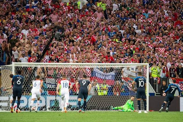 180715 Antoine Griezmann of France acores 2 1 on a penalty shot behind goalkeeper Danijel Subasic of Croatia during the FIFA World Cup final match between France and Croatia on July 15, 2018 in Moscow Photo Petter Arvidson BILDBYRAN Code PA 92087  Copyright: PETTERxARVIDSON BB180715PA074