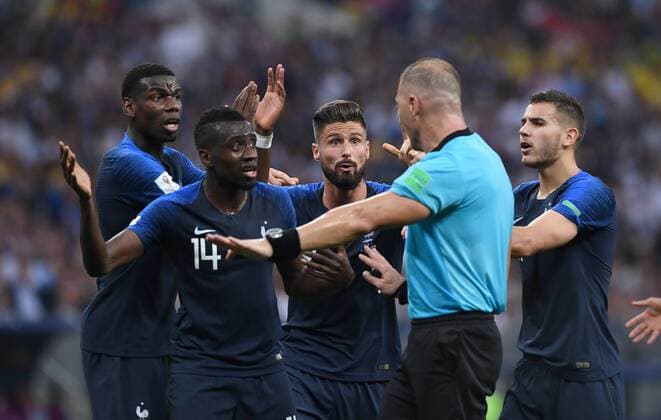 FIFA World Cup 2018 FINALE France Croatia 15 07 2018 Paul Pogba Blaise Matuidi and Olivier Giroud v l all France complain to referee Nestor Pitana