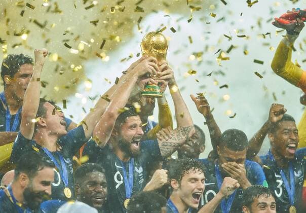 France - Croatia, Soccer, Moscow, July 15, 2018 Hugo LLORIS, Fra 1 goalkeeper, Kylian MBAPPE, FRA 10 Olivier GIROUD, FRA 9 Antoine GRIEZMANN, FRA 7 with the Official FIFA World Cup WM Weltmeisterschaft Fussball Original Trophy, winner, victory, ceremony, FRANCE - CROATIA 4-1 Football FIFA WORLD CUP 2018 RUSSIA, Final, Season 2018 2019, July 15, 2018 in Luzhniki Stadium Moscow, Russia. Photo: MAGICS Peter Schatz