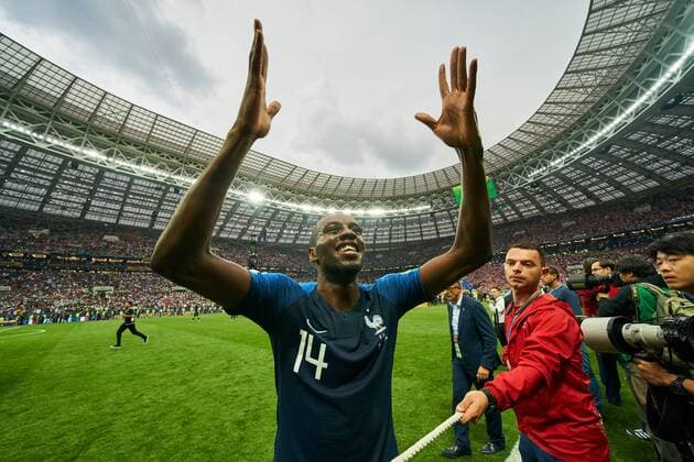 France - Croatia, Soccer, Moscow, July 15, 2018 Blaise MATUIDI, FRA 14 the Official FIFA World Cup WM Weltmeisterschaft Fussball Original Trophy, winner, victory, ceremony, FRANCE - CROATIA 4-1 Football FIFA WORLD CUP 2018 RUSSIA, Final, Season 2018 2019, July 15, 2018 in Luzhniki Stadium Moscow, Russia. Photo: MAGICS Peter Schatz