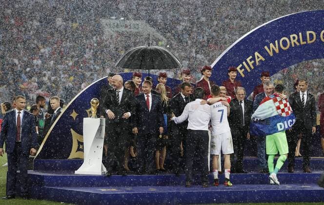 FIFA President Gianni Infantino, Russia President Vladimir Putin, French President Emmanuel Macron and Croation Kolinda Grabar-Kitarovic stand in the rain during the FIFA World Cup WM Weltmeisterschaft Fussball 2018 Final at the Luzhniki Stadium, Moscow. Picture date 15th July 2018. Picture credit should read: David Klein Sportimage EDITORIAL USE ONLY. No use with unauthorised audio, video, data, fixture lists, club league logos or live services. Online in-match use limited to 120 images, no video emulation. No use in betting, games or single club league player publications.