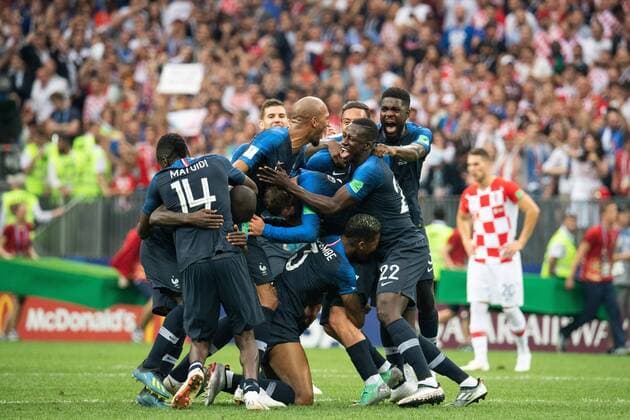 Fußball, WM Finale 2018 in Moskau, Frankreich - Kroatien Sport Themen der Woche KW28 180715 Players of France celebrate after winning the FIFA World Cup WM Weltmeisterschaft Fussball final match between France and Croatia on July 15, 2018 in Moscow. Photo: Petter Arvidson BILDBYRAN kod PA 92087 *** 180715 Players of France celebrate after winning the FIFA World Cup final match between France and Croatia on July 15, 2018 in Moscow Photo Petter Arvidson BILDBYRAN Code PA 92087  Copyright: PETTERxARVIDSON BB180715PA282