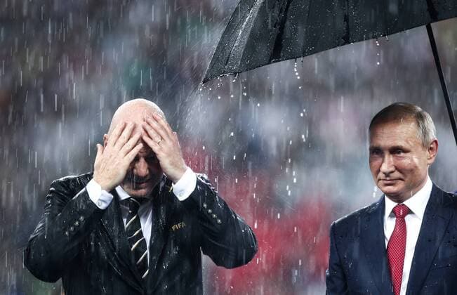 FuÃŸball, WM Finale 2018 in Moskau, Frankreich - Kroatien MOSCOW, RUSSIA - JULY 15, 2018: FIFA President Gianni Infantino (L) and Russia s President Vladimir Putin during an award ceremony after the 2018 FIFA World Cup WM Weltmeisterschaft Fussball Final match between France and Croatia at Luzhniki Stadium. Valery Sharifulin TASS  TS089B0E