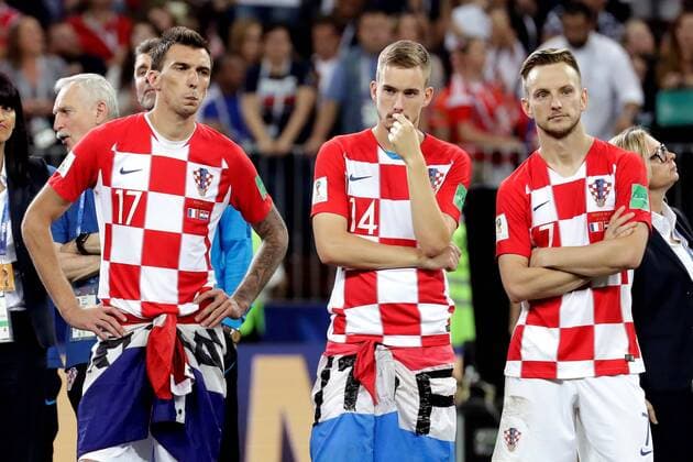 Sport Themen der Woche KW28 Sport Bilder des Tages , Croatian players forward Mario Mandzukic, midfielder Filip Bradaric and midfielder Ivan Rakitic during the FIFA World Cup WM Weltmeisterschaft Fussball 2018 final soccer match between France and Croatia, at Luzhniki Stadium in Moscu, Russia, 15 July 2018. FRANCE VS. CROATIA !ACHTUNG: NUR REDAKTIONELLE NUTZUNG!  Copyright: xSebastiaoxMoreirax FWC64-607 20180715-636672887706038813