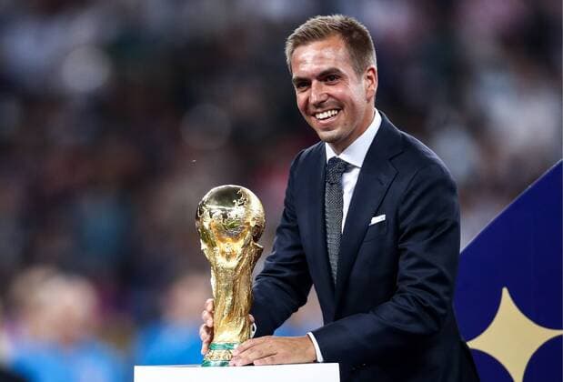 Sport Themen der Woche KW28 MOSCOW, RUSSIA - JULY 15, 2018: 2014 FIFA World Cup WM Weltmeisterschaft Fussball champion, retired German footballer Philipp Lahm with the trophy ahead of the 2018 FIFA World Cup Final match between France and Croatia at Luzhniki Stadium. Valery Sharifulin TASS  TS089B91