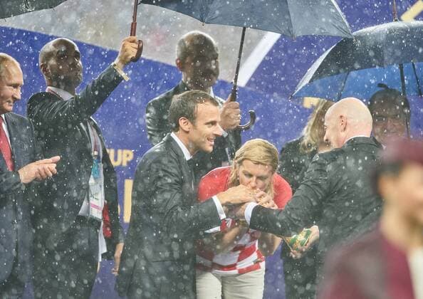 Fußball, WM Finale 2018 in Moskau, Frankreich - Kroatien France - Croatia, Soccer, Moscow, July 15, 2018 Winners ceremony with Vladimir PUTIN, President Russia, Gianni Infantino (SUI) FIFA President, Emmanuel Macron, President France, Kolinda Grabar-Kitarovic, President Croatia, Davor Suker, former croatian player, President Football Assiciation of Croatia, FRANCE - CROATIA 4-2 Football FIFA World Cup WM Weltmeisterschaft Fussball 2018 RUSSIA, Final, Season 2018 2019, July 15, 2018 in Luzhniki Stadium Moscow, Russia. Photo: MAGICS Peter Schatz