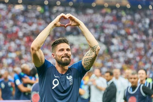 France - Croatia, Soccer, Moscow, July 15, 2018 Olivier GIROUD, FRA 9 with the Official FIFA World Cup WM Weltmeisterschaft Fussball celebration FRANCE - CROATIA 4-2 Football FIFA WORLD CUP 2018 RUSSIA, Final, Season 2018 2019, July 15, 2018 in Luzhniki Stadium Moscow, Russia. Photo: MAGICS Peter Schatz