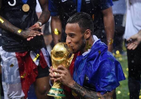 FIFA World Cup 2018 FINALE France Croatia 15 07 2018 JUBEL World Champion France Corentin Tolisso kisses the World Cup trophy