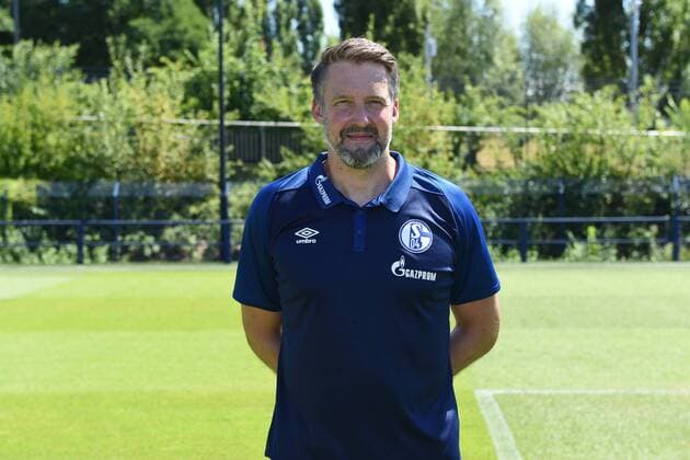 Goalkeeping coach Simon Henzler FC Schalke 04 1 BL Portrait date 2018 2019 Team2