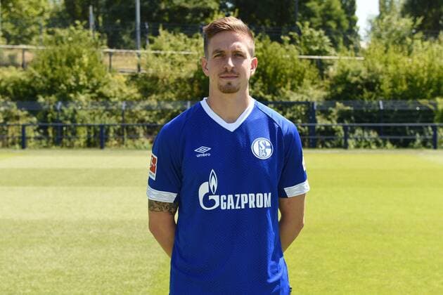 Bastian Oczipka FC Schalke 04 1 BL Portrait date 2018 2019 Team2