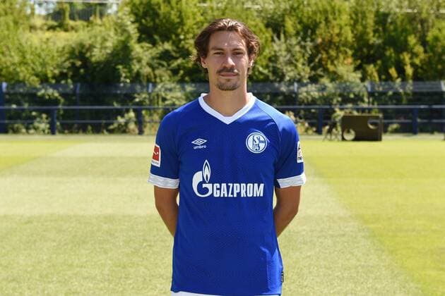 Benjamin Stambouli FC Schalke 04 1 BL Portrait date 2018 2019 Team2