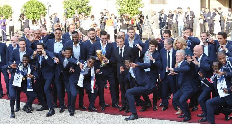 Sport Themen der Woche KW29 Sport Bilder des Tages WM 2018, Empfang von Weltmeister Frankreich im Elysee-Palast Reception de l equipe de France de football championne du monde 2018 au Palais de l Elysee FOOTBALL : Reception equipe de France de football - Palais de l Elysee - Paris - 16 07 2018 MichaelBaucher Panoramic 