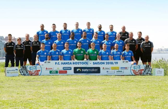 FC Hansa Rostock 3 League Portraettermin 2018 2019 team photo hi row v left Anton Donkor Nico Rieble Marco Koenigs Koenigs Oliver Huesing Huesing Max Reinthaler Cebio Soukou Pascal Breier Dr Frank Bartel middle row left left Physiotherapist Jakob Kuehn Kuehn Dr Christina Kuehn Kuehn Athletics Coach Bjoern Bjoern Bornholdt Kit Manager Vladimir Rankovic Stefan Wannenwetsch Mirnes Pepic Goalkeeper Ioannis Gelios Goalkeeper Alexander Sebald Willi Evseev Amaury Bischoff Lukas Scherff. Andreas Thiem Del Angelo Williams Marcel Hilssner Hilssner Merveille Biankadi Joshua Nadeau Jonas Hildebrandt Julian Riedel Johann Berger Co Coach Uwe Ehlers Goalkeeper Coach Dirk Orlishausen FC Hansa Rostock 3 Liga Portraettermin 2018 2019 Team photo Rostock Copyright: xEIBNER AndyxBuenningx EP_EER