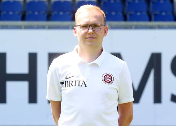 16 07 2018 xxxx Football 3 Liga SV Wehen Wiesbaden Photo Call 2018 Portrait Date 2018 2019 emspor v l Scouting Analysis Philipp Gründler Wiesbaden