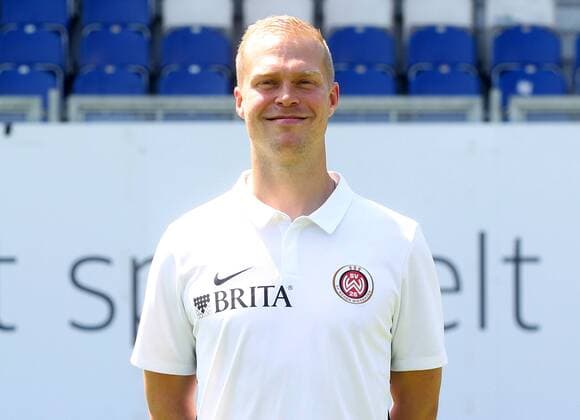 16 07 2018 xxxx Football 3 Liga SV Wehen Wiesbaden Photo Call 2018 Portrait Date 2018 2019 emspor v l Physiotherapist Henning Scherer Wiesbaden
