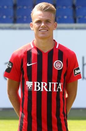 16 07 2018 xxxx Football 3 Liga SV Wehen Wiesbaden Photoalbum 2018 Portrait date 2018 2019 emspor v l New arrival Nicklas Shipnoski SV Wehen Wiesbaden Wiesbaden