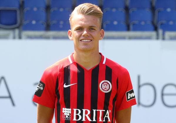 16 07 2018 xxxx Football 3 Liga SV Wehen Wiesbaden Photoalbum 2018 Portrait date 2018 2019 emspor v l New arrival Nicklas Shipnoski SV Wehen Wiesbaden Wiesbaden