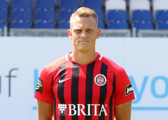 16 07 2018 xxxx Football 3 Liga SV Wehen Wiesbaden Photoalbum 2018 Portrait date 2018 2019 emspor v l New signing Rene Guder SV Wehen Wiesbaden Wiesbaden