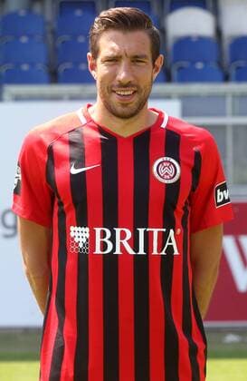 16 07 2018 xxxx Football 3 Liga SV Wehen Wiesbaden Photoalbum 2018 Portrait date 2018 2019 emspor v l New signing Patrick Schönfeld SV Wehen Wiesbaden Wiesbaden