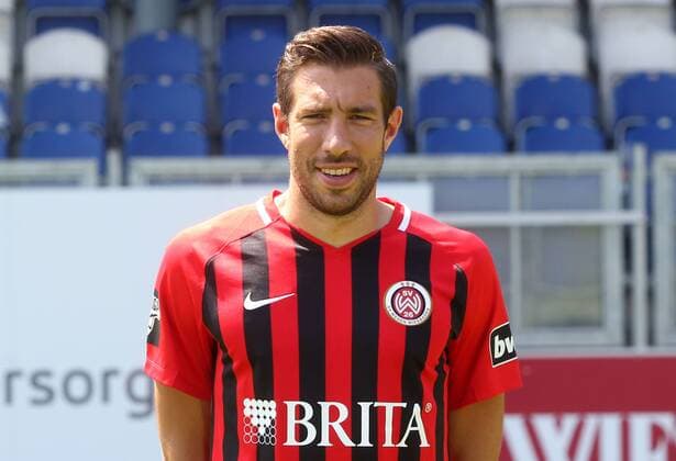 16 07 2018 xxxx Football 3 Liga SV Wehen Wiesbaden Photoalbum 2018 Portrait date 2018 2019 emspor v l New signing Patrick Schönfeld SV Wehen Wiesbaden Wiesbaden