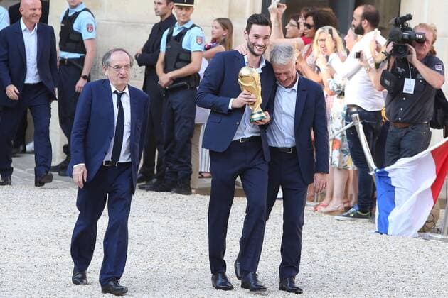 WM 2018, Empfang von Weltmeister Frankreich im Elysee-Palast Reception de l equipe de France de football championne du monde 2018 au Palais de l Elysee - Noel Le Graet - Hugo Lloris - Didier Deschamps FOOTBALL : Reception equipe de France de football - Palais de l Elysee - Paris - 16 07 2018 MichaelBaucher Panoramic 