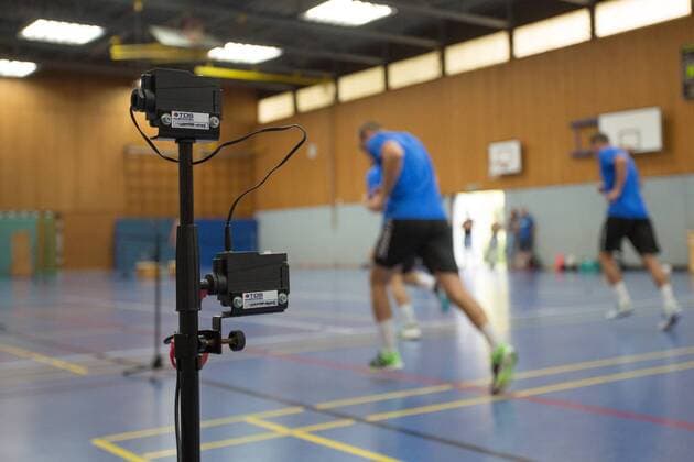 Built-up measuring devices for performance diagnostics with players of the BHC in the background Performance diagnostics Bergischer HC Day 2 Handball DKB Handball Bundesliga 17 07 18 Solingen NRW Germany Sporthalle Heiligenstock Copyright: xdnet_cdnx