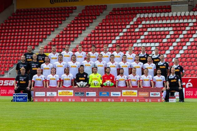 GER Soccer Men 2 BL Season 2018 2019 Portrait date 17 07 2018 SSV Jahn Regensburg SSV Jahn Regensburg 2 BL PortraÌttermin 2018 2019 Team photo hi Series v left Wolfgang Brummer Tobias Rutzinger Sargis Adamyan Sebastian Freis Sebastian Proud Marcel Correia Jonas Föhrenbach Ali Odabas Marc Lais Kristian Barbuscak Andreas Gehlen with series v left Matthias Günther Dr Andreas Harlass Neuking Marco Gruettner Haris Hyseni Hamadi Al Ghaddioui Markus Palionis Sven Kopp Dominic Volkmer Maximilian Thalhammer Asger Sorensen Jonas Nietfeld Achim Beierlorzer Mersad Selimbegov of series v li Reinhold Reisinger Alexander Nandzik Andre Dej Jann George Alexander Weidinger Philipp Pentke Andre Weis Albion Vrenezi Benedikt Saller Andreas Geipl Oliver Hein Jonas Maier