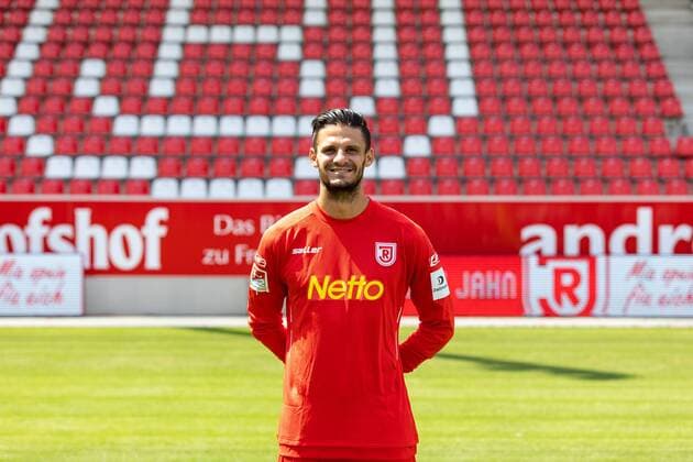 GER Soccer Men 2 BL Season 2018 2019 Portrait Date 17 07 2018 SSV Jahn Regensburg Andre Weis SSV Jahn Regensburg 2 BL PortraÌttermin 2018 2019