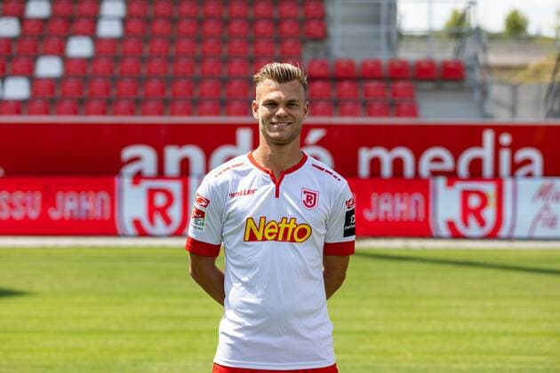 GER Soccer Men 2 BL Season 2018 2019 Portrait Date 17 07 2018 SSV Jahn Regensburg Benedikt Saller SSV Jahn Regensburg 2 BL PortraÌttermin 2018 2019