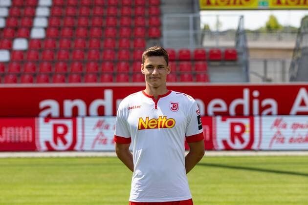 GER Soccer Men 2 BL Season 2018 2019 Portrait Date 17 07 2018 SSV Jahn Regensburg Maximilian Thalhammer SSV Jahn Regensburg 2 BL PortraÌttermin 2018 2019