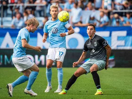 180717 Oscar Lewicki clears the ball in front of team mate Rasmus Bengtsson or Malmö FF and Leotrim Kryeziu or Drita during the UEFA Champions League qualifying match between Malmö FF and Drita on July 17, 2018 in Malmö Photo Ludvig Thunman BILDBYRAN Code LT 35506  Copyright: LUDVIGxTHUNMAN BB180717LT020