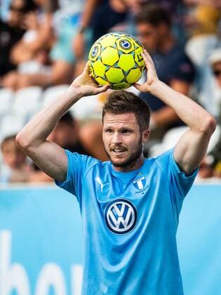 180717 Lasse Nielsen of Malmö FF with a throw in during the UEFA Champions League qualifying match between Malmö FF and Drita on July 17, 2018 in Malmö Photo Ludvig Thunman BILDBYRAN code LT 35506  Copyright: LUDVIGxTHUNMAN BB180717LT035