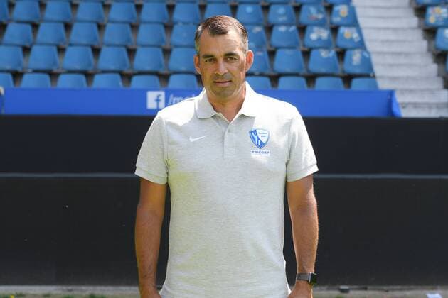 Coach Robin Dutt VfL Bochum 2 BL Portrait date 2018 2019 Team2