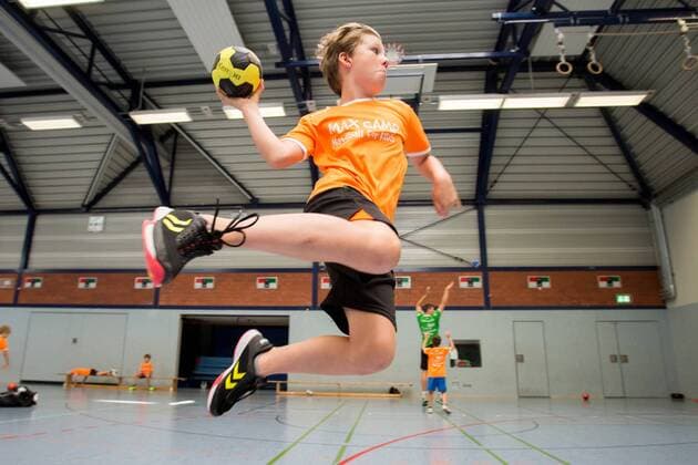 A child of the Max Camp handball school cooperating with the Bergisch HC at the pitch Max Camp handball camp of the Bergisch HC Handball Solingen 18 07 18 Solingen NRW Germany sports hall FALS Wittkullerstraße Copyright: xdnet_cdnx
