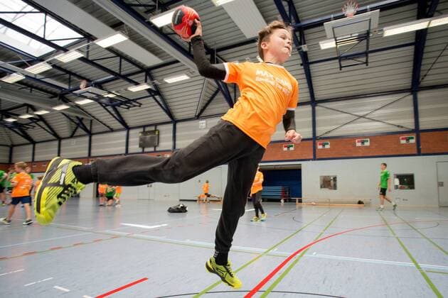 A child of the Max Camp handball school cooperating with the Bergisch HC at the pitch Max Camp handball camp of the Bergisch HC Handball Solingen 18 07 18 Solingen NRW Germany sports hall FALS Wittkullerstraße Copyright: xdnet_cdnx