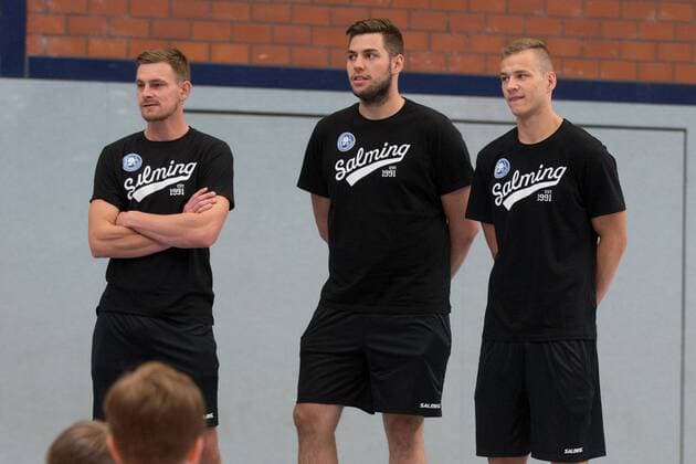 Milan Kotrc 15 Bergisch HC and Maciej Majdzinski 14 Bergischer HC and Leos Petrovsky 6 Bergischer HC press photo session many questions had to be asked by the children at the handball school Max Camp by Max Ramota and the Bergische HC and they gladly answered Max Camp handball camp of the Bergisch HC Handball Solingen 18 07 18 Solingen NRW Germany Sports hall FALS Wittkullerstraße Copyright: xdnet_cdnx