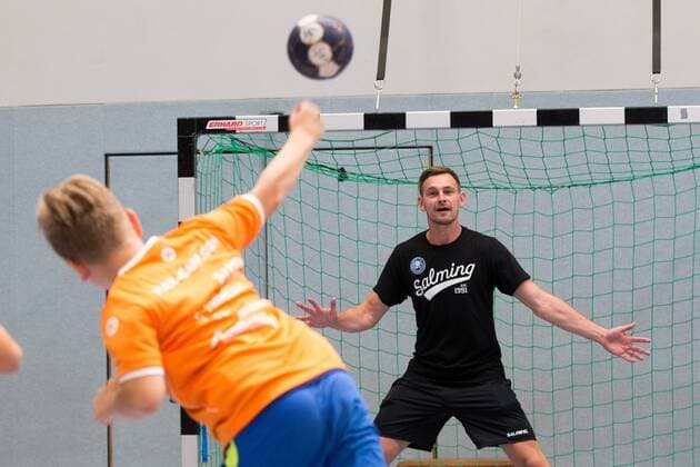 Milan Kotrc 15 Bergischer HC plays with the children of handball school Max Camp a round Handball Max Camp handball camp of Bergisch HC Handball Solingen 18 07 18 Solingen NRW Germany sports hall FALS Wittkullerstraße Copyright: xdnet_cdnx