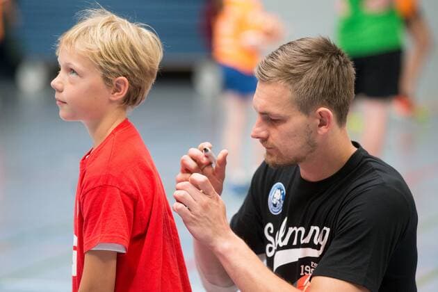 Milan Kotrc 15 Bergischer HC had to fulfill many autograph wishes of the children at the handball school Max Camp of Max Ramota and the Bergische HC Max Camp handball camp of the Bergisch HC Handball Solingen 18 07 18 Solingen NRW Germany sports hall FALS Wittkullerstraße Copyright: xdnet_cdnx