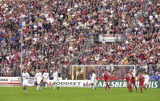 The Ellenfeldstaddion in Neunkirchen Saar is sold out on Saturday 30 08 2003 at the DFB Cup match between Borussia Neunkirchen and FC Bayern Munich to the last place
