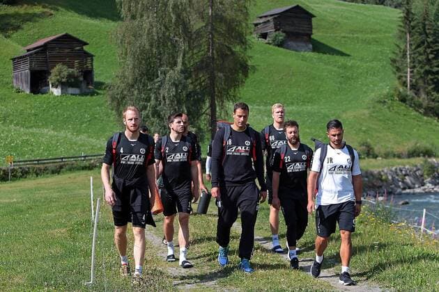 18 07 2018 xovx Handball HBL HSG Wetzlar Training camp in Kappl emspor The players on the way to the training hall Stefan Kneer HSG Wetzlar Alexander Hermann HSG Wetzlar Joao Ferraz HSG Wetzlar Nils Torbrugge HSG Wetzlar Anton Lindskog HSG Wetzlar Maximilian Holst HSG Wetzlar Athletic trainer Jonas Rath HSG Wetzlar Kappl