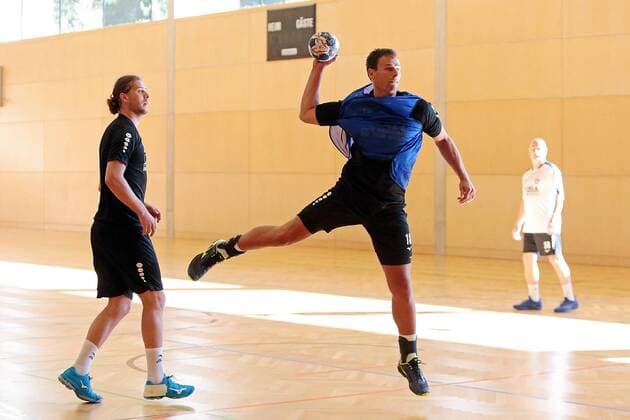 18 07 2018 xovx Handball HBL HSG Wetzlar Training camp in Kappl emspor First moves wedredn tried v Olle Forsell Schefvert HSG Wetzlar Nils Torbrügge HSG Wetzlar Kappl