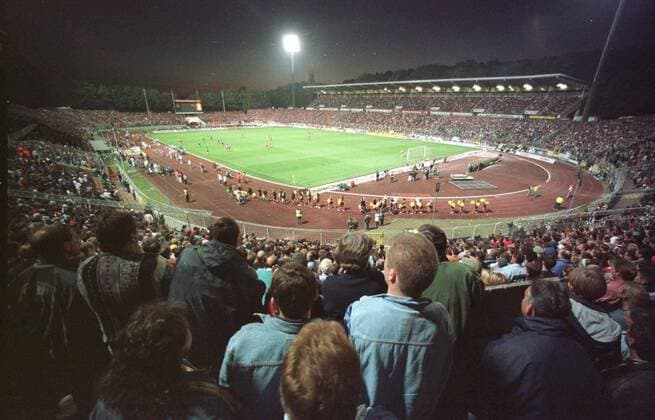 DFB Pokal 1 FC Saarbruecken v 1 FC Kaiserslautern 24 9 1997 A look at the sold-out stadium