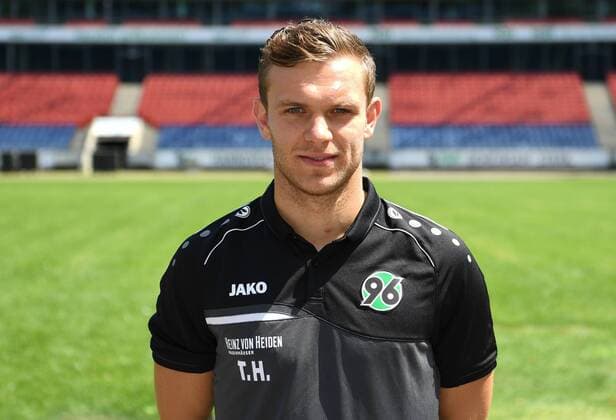 official photo session Portrait date Hannover 96 Tobias Holm Videoanalyst Hannover 96 1 BL Portrait date 2018 2019 nordphotoxJaspersen nph00001