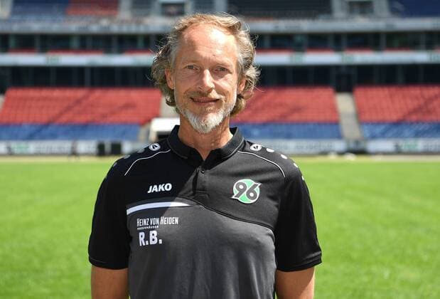 official photo session Portrait date Hannover 96 Ralf Blume Physiotherapist Hannover 96 1 BL Portrait date 2018 2019 nordphotoxJaspersen nph00001