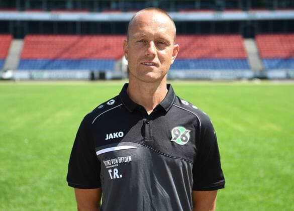 official photo session Portrait date Hannover 96 Timo Rosenberg Rehabilitation and Athletic Trainer Hannover 96 1 BL Portrait date 2018 2019 nordphotoxJaspersen nph00001